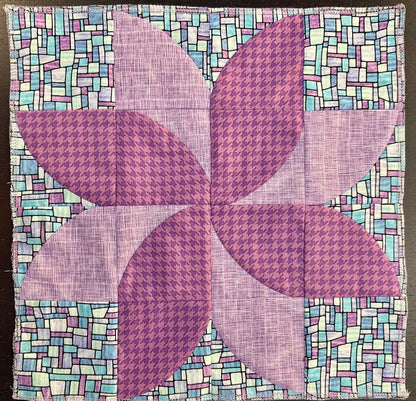 8/26/25 ~ Quick Curve Flower Table Runner CLASS